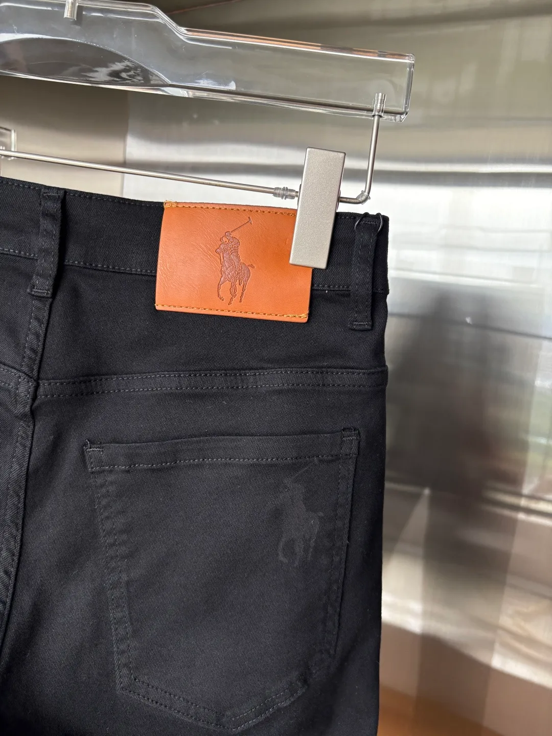 P240 A super stylish pair of jeans, customized original washed denim fabric, unique design, top-notch embroidered letter pattern logo, original hardware accessories decoration, an extremely outstanding pair of jeans, the materials and craftsmanship are extremely luxurious and exquisite, extremely high-grade, handsome and stylish upper body, recommended 👍, 005 code number: 29-38 but not 35; 37